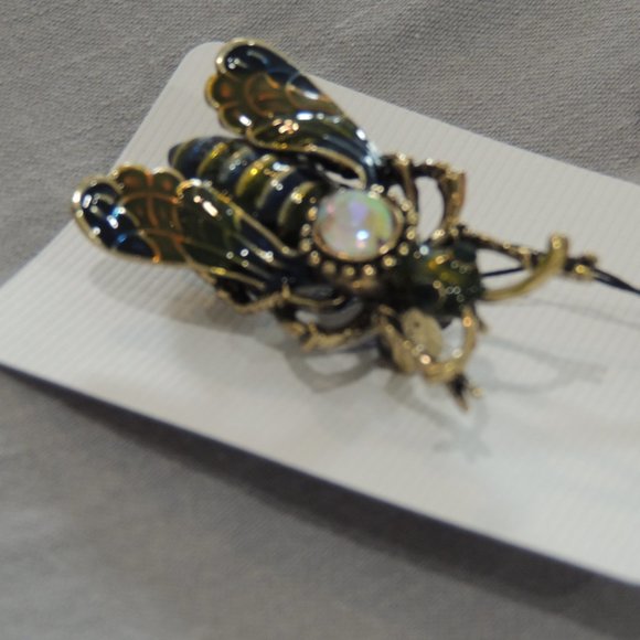 NWT Betsey Johnson Aurora Borealis Back Wasp Bee Brooch Pin - Picture 9 of 10